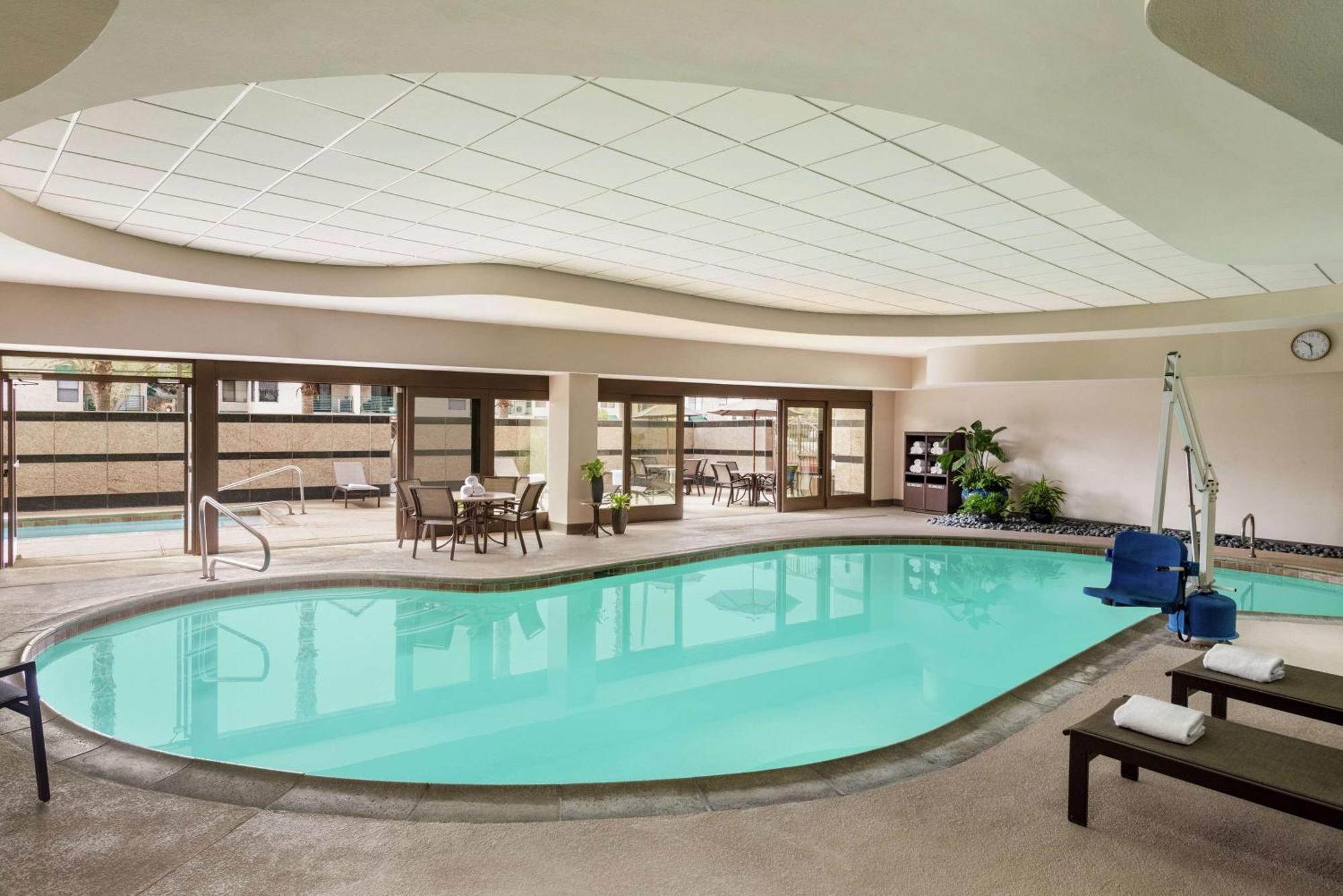 Embassy Suites By Hilton Convention Center Las Vegas Exterior photo