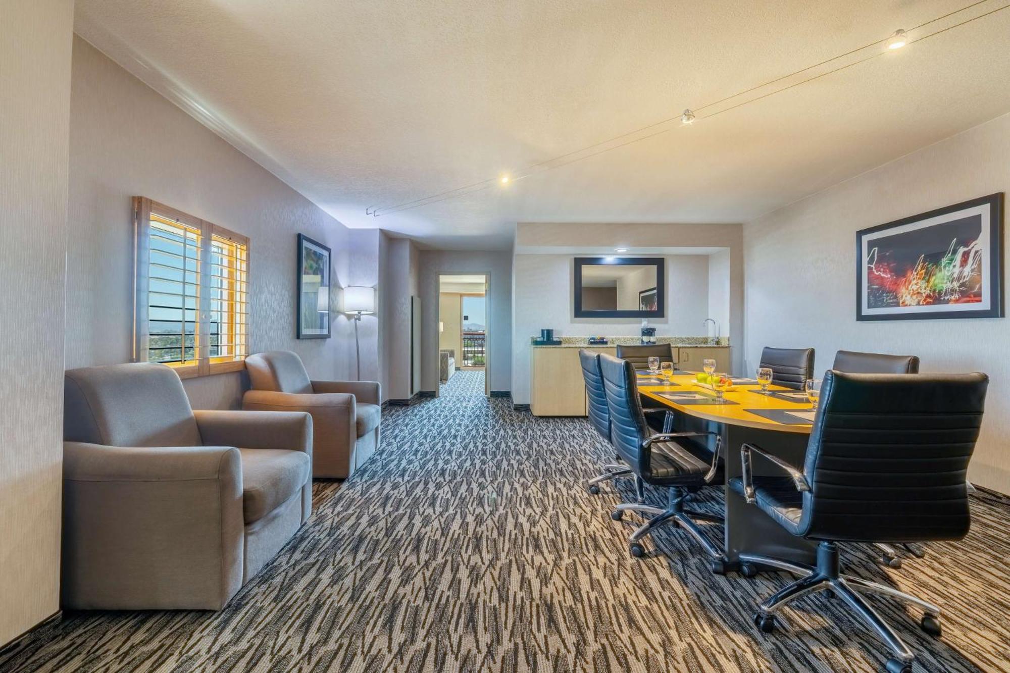 Embassy Suites By Hilton Convention Center Las Vegas Exterior photo